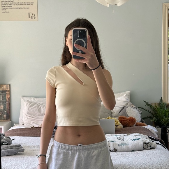 ✨MINIMALIST GOING OUT TOP✨ - Picture 2 of 3